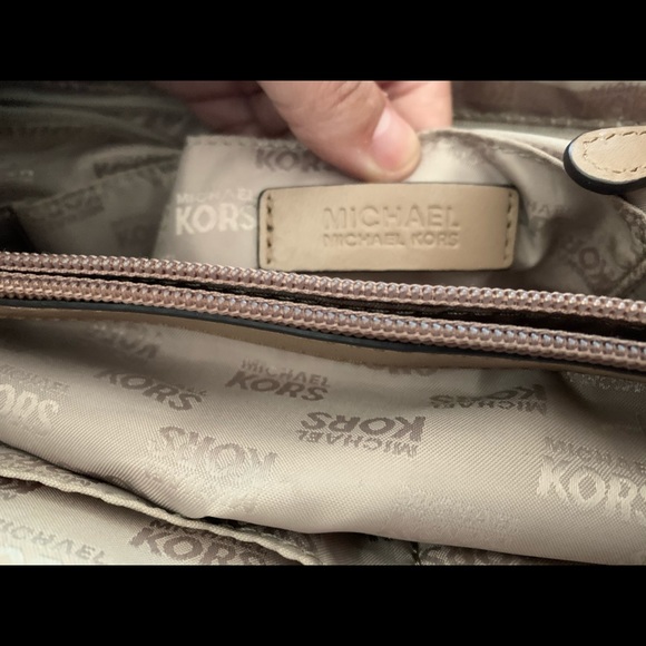 Michael Kors handbag - Picture 2 of 4